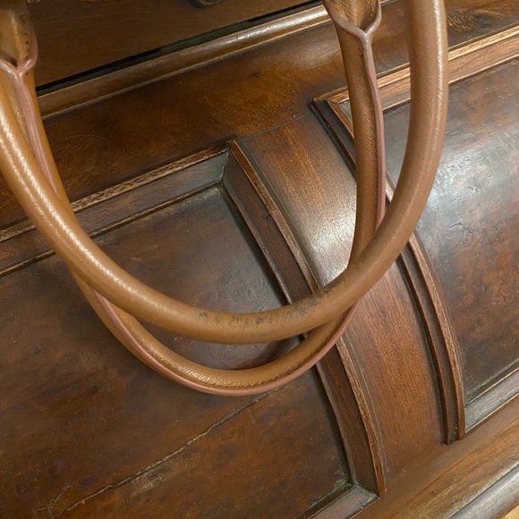 Tory Burch Robinson Bowling Bag Tan Saffiano Leather. - Picture 6 of 10